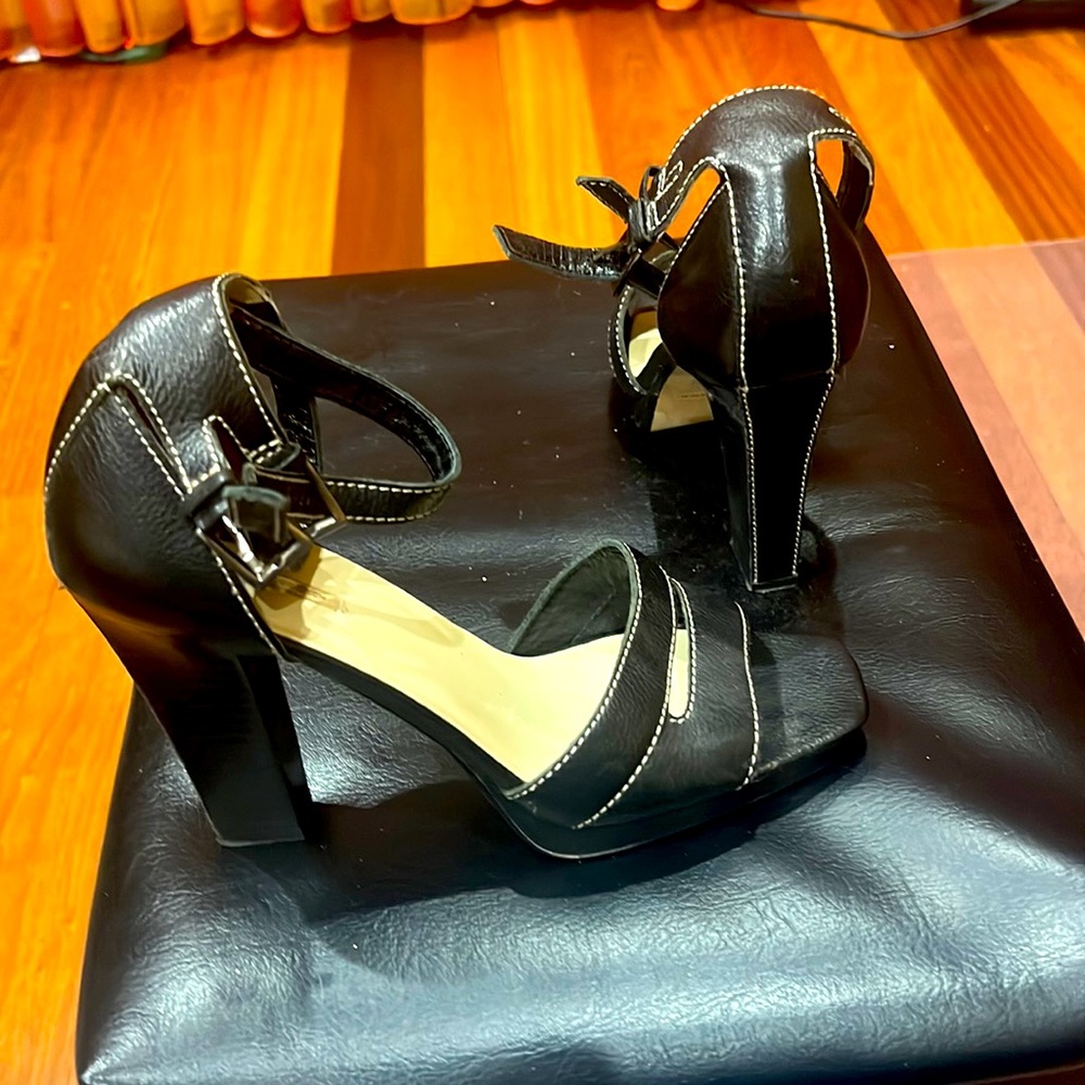 Max Studio Racer black leather with light stitching black sandals pre owned